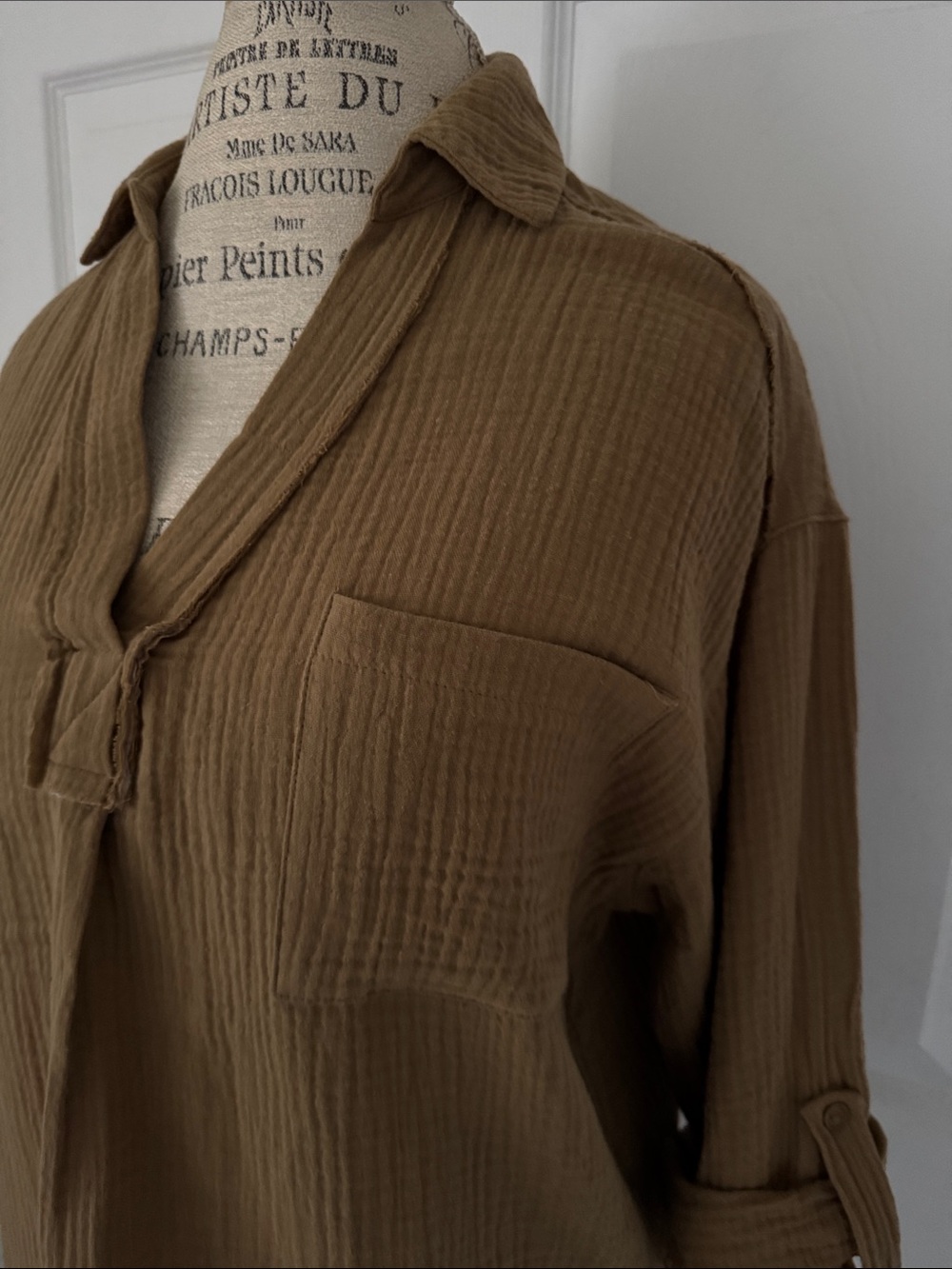 Womens Textured 3/4 sleeve top
